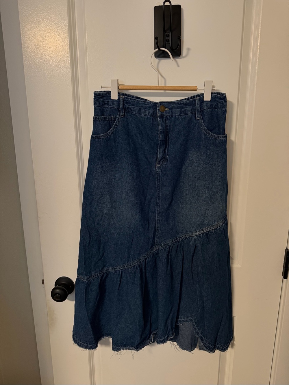 Studio West Women's Dark Blue Denim skirt in small 
Jean skirt - Picture 4 of 8
